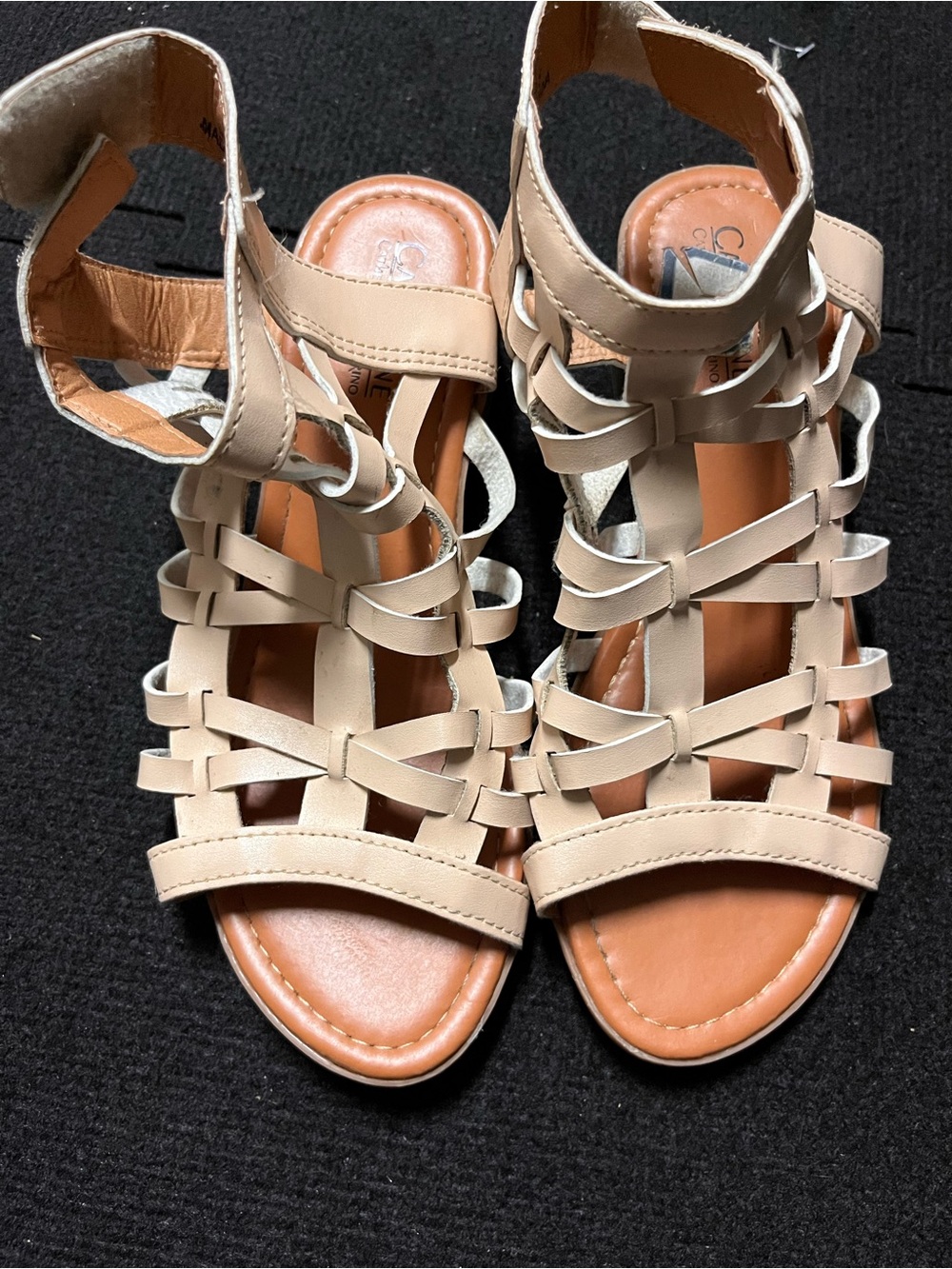 Girls shoes size 4